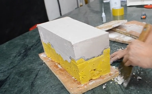 模具硅橡膠成型后怎樣制作外模？